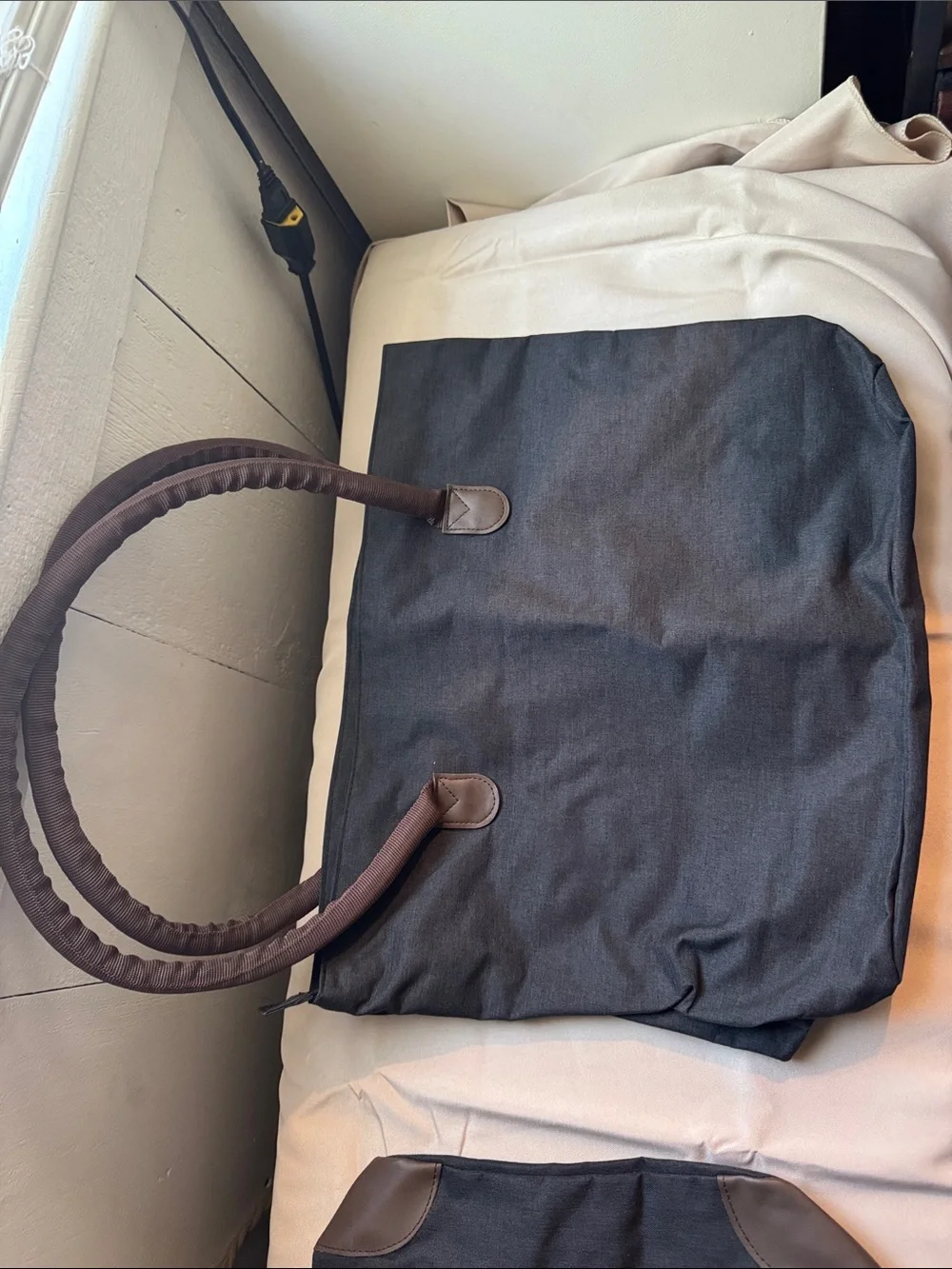 NWOT Bella Russo Travel Tote Bag & Toiletry Case Set Charcoal Grey Brown